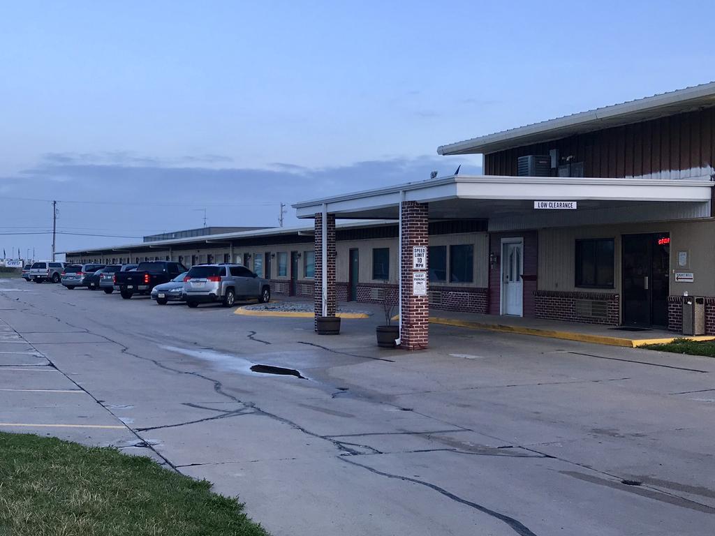 Western Inn South Kearney Bagian luar foto